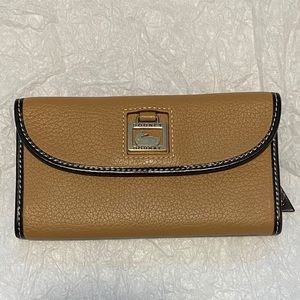 Dooney & Bourke Pebble Grain Continental Wallet